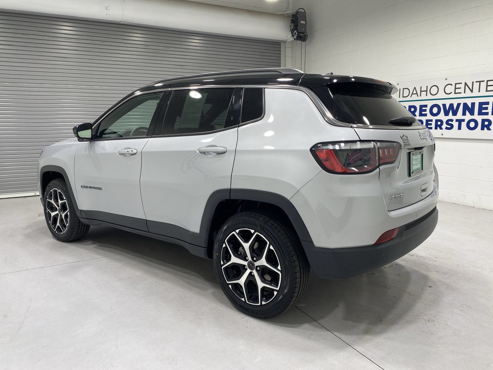 Used 2025 Jeep Compass Limited AWD/4WD image 6