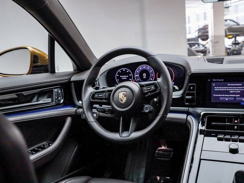 Used 2025 Porsche Panamera image 21