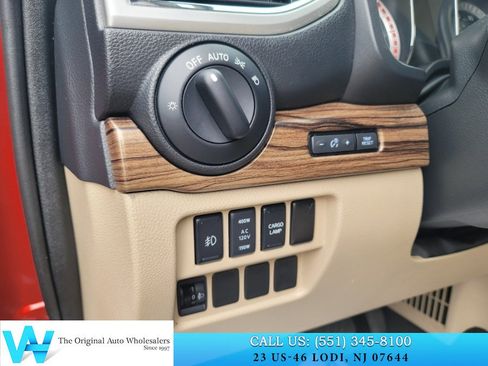 Used 2019 Nissan Titan SL AWD/4WD image 16