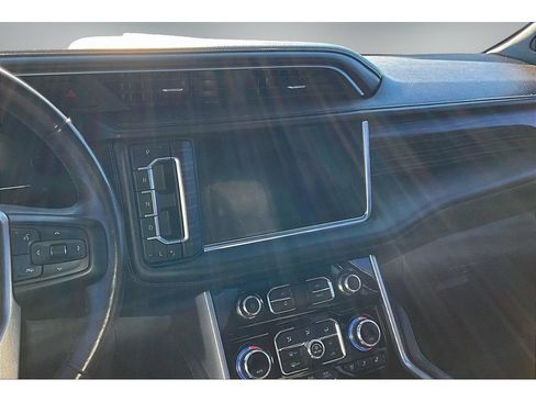 Used 2022 GMC Yukon XL Denali AWD/4WD image 9