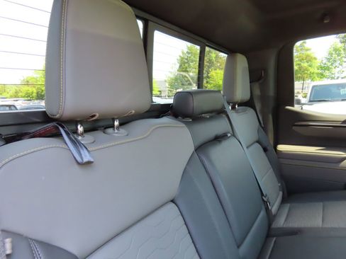 Used 2022 Chevrolet Silverado 1500 ZR2 w/ Technology Package AWD/4WD image 38