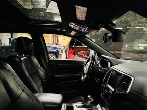 Used 2018 Jeep Grand Cherokee Altitude AWD/4WD image 16