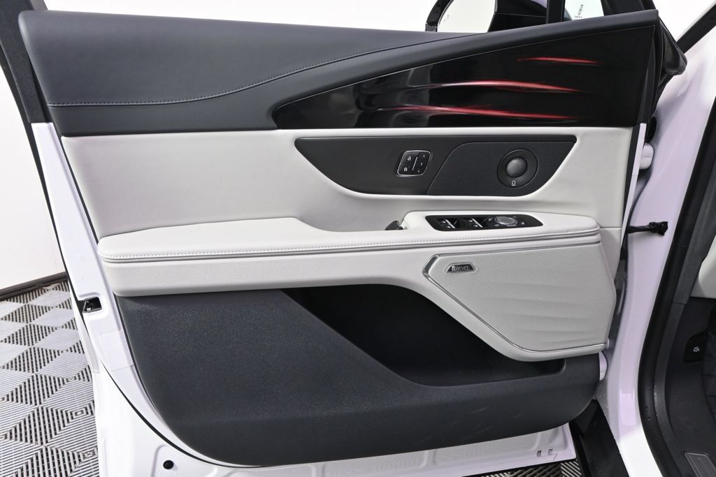 New 2026 Lincoln Nautilus Reserve w/ Jet Appearance Package AWD/4WD image 22