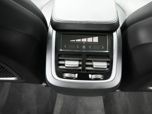 Used 2025 Volvo XC90 B5 Core AWD/4WD image 19