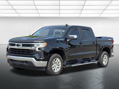 Used 2023 Chevrolet Silverado 1500 LT AWD/4WD image 2