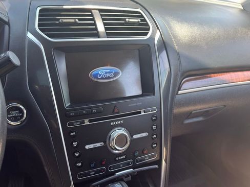 Used 2017 Ford Explorer Platinum AWD/4WD image 14