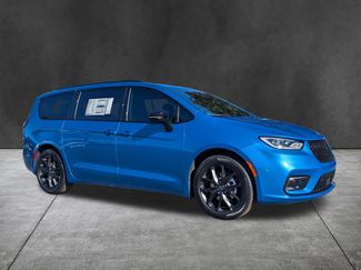 New 2026 Chrysler Pacifica Select w/ S Appearance Package video 2