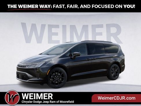 New 2027 Chrysler Pacifica Limited w/ Trailer Tow Group AWD/4WD image 2