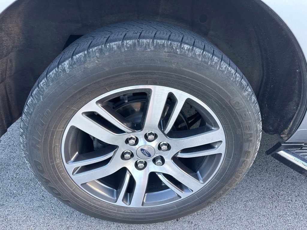 Used 2023 Ford Expedition XLT AWD/4WD image 7