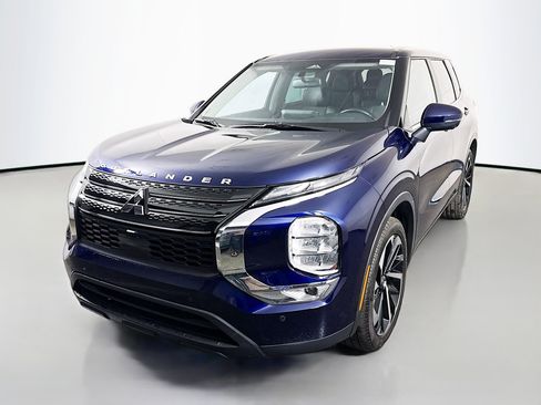 Used 2023 Mitsubishi Outlander SE image 4