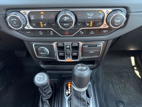 Used 2024 Jeep Wrangler Sahara w/ Safety Group image 19