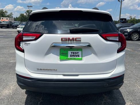 Used 2023 GMC Terrain SLE w/ Driver Convenience Package FWD image 5