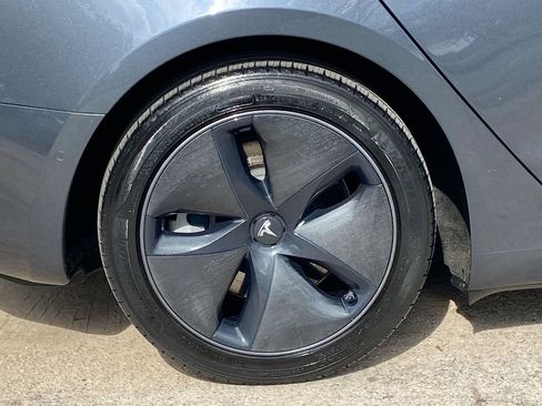 Used 2020 Tesla Model 3 Standard Range Plus image 9