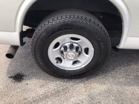 Used 2017 Chevrolet Express 3500 LT w/ LT Preferred Equipment Group image 33