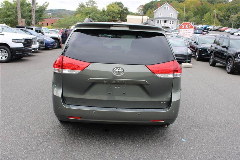 Used 2013 Toyota Sienna XLE FWD image 6