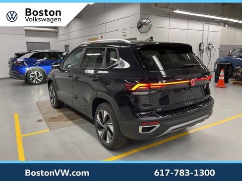 New 2026 Volkswagen Taos SE image 2