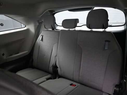 Certified 2022 Toyota Sienna LE FWD image 27