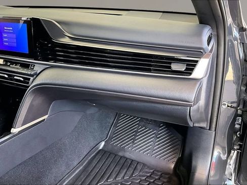 Used 2025 Toyota Camry SE FWD image 21