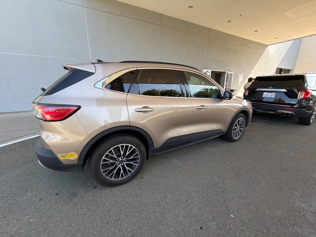 Used 2021 Ford Escape Titanium FWD image 2