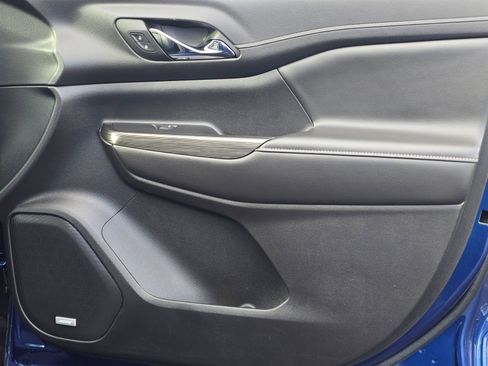 Used 2023 GMC Acadia SLT image 33