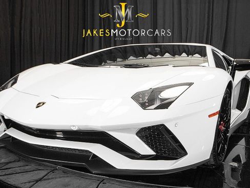 Used 2017 Lamborghini Aventador S image 25
