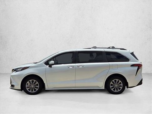Used 2022 Toyota Sienna XLE FWD image 8