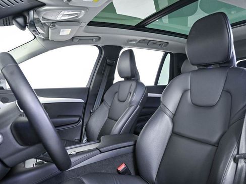 Certified 2025 Volvo XC90 B5 Core AWD/4WD image 7