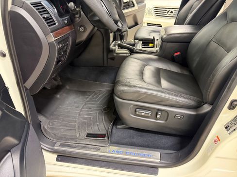 Used 2017 Toyota Land Cruiser image 20