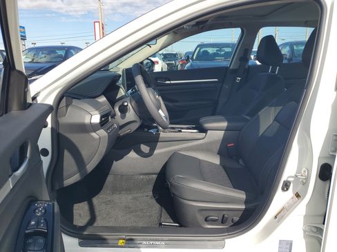 New 2025 Nissan Altima 2.5 SL image 9