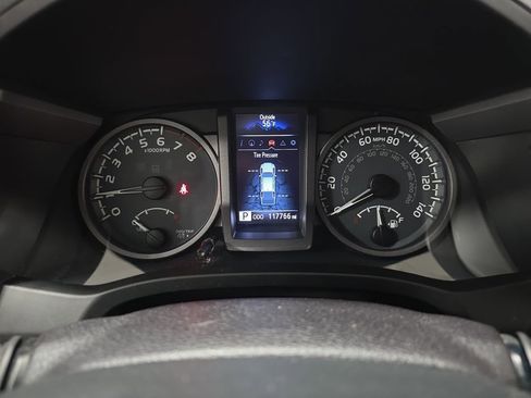 Used 2016 Toyota Tacoma TRD Sport w/ Towing Package image 19