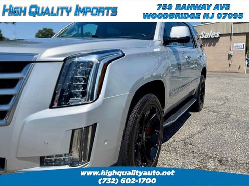 Used 2018 Cadillac Escalade Luxury AWD/4WD image 10