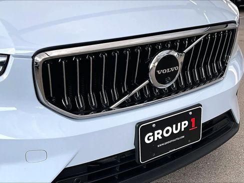 Used 2025 Volvo XC40 B5 Ultra w/ Climate Package image 30