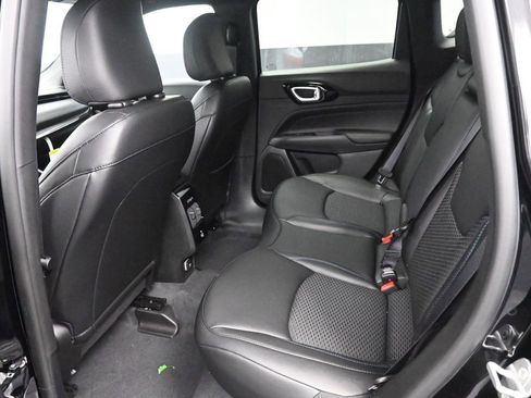 New 2026 Jeep Compass Latitude image 11