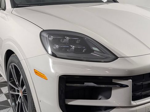 New 2026 Porsche Cayenne GTS AWD/4WD image 15