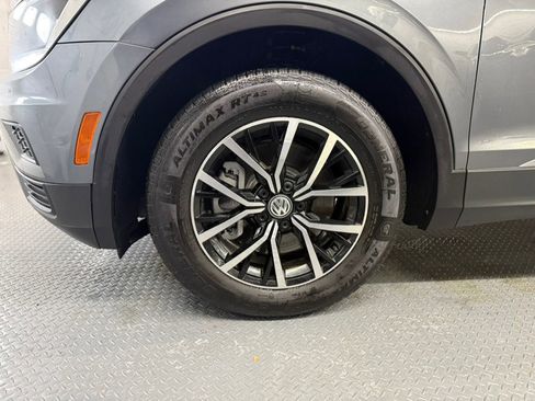 Used 2021 Volkswagen Tiguan SE w/ Panoramic Sunroof Package image 13