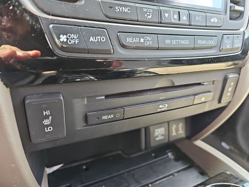 Used 2016 Honda Pilot Touring image 24