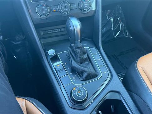 Used 2019 Volkswagen Tiguan SE AWD/4WD image 32