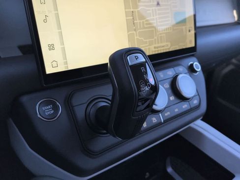 New 2026 Land Rover Defender 110 X-Dynamic SE image 34