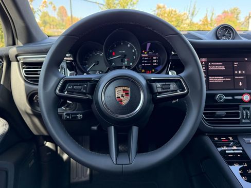 Used 2025 Porsche Macan AWD/4WD image 15