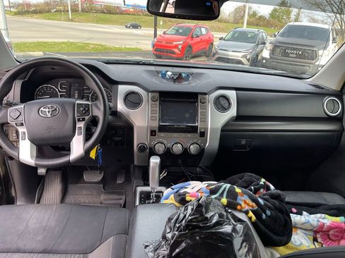 Used 2019 Toyota Tundra SR5 w/ SR5 Upgrade Package image 10