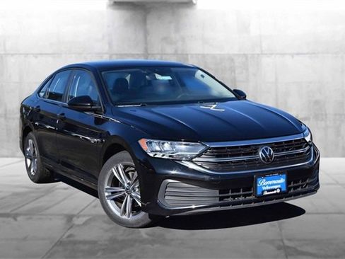 Certified 2024 Volkswagen Jetta SE image 2