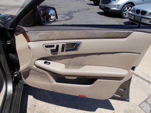 Used 2010 Mercedes-Benz E 350 4MATIC Sedan image 17