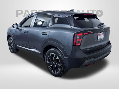 Used 2025 Nissan Kicks SV AWD/4WD image 5