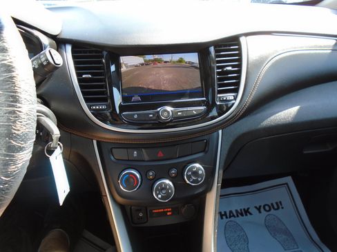 Used 2019 Chevrolet Trax LS AWD/4WD image 19