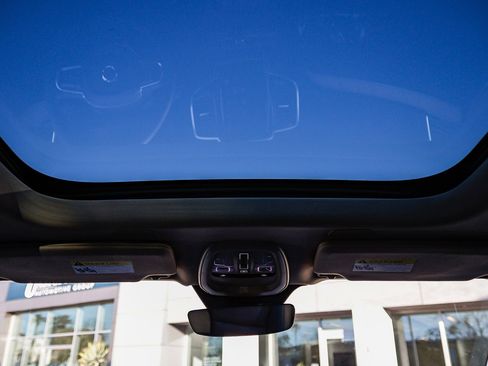 Used 2024 Volvo XC90 B5 Plus w/ Protection Package Premier image 18