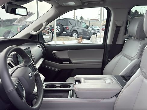 Used 2025 Ford Expedition Active image 10