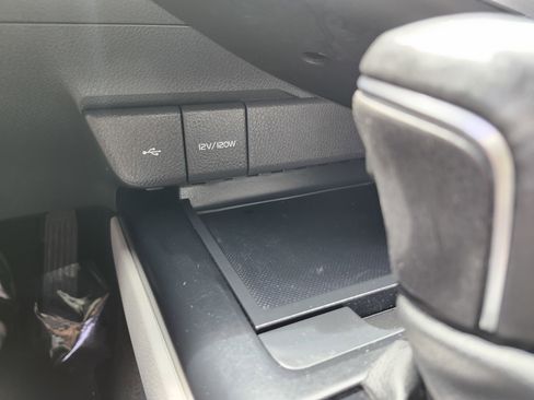 Used 2020 Toyota Camry SE FWD image 8