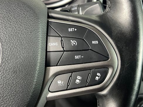 Used 2019 Jeep Cherokee Limited w/ Luxury Group image 27