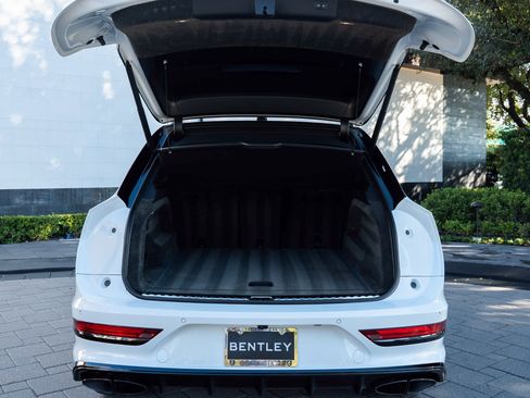 Used 2023 Bentley Bentayga image 51