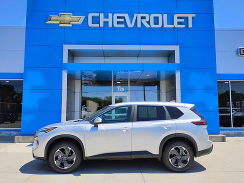 Used 2025 Nissan Rogue SV AWD/4WD image 11